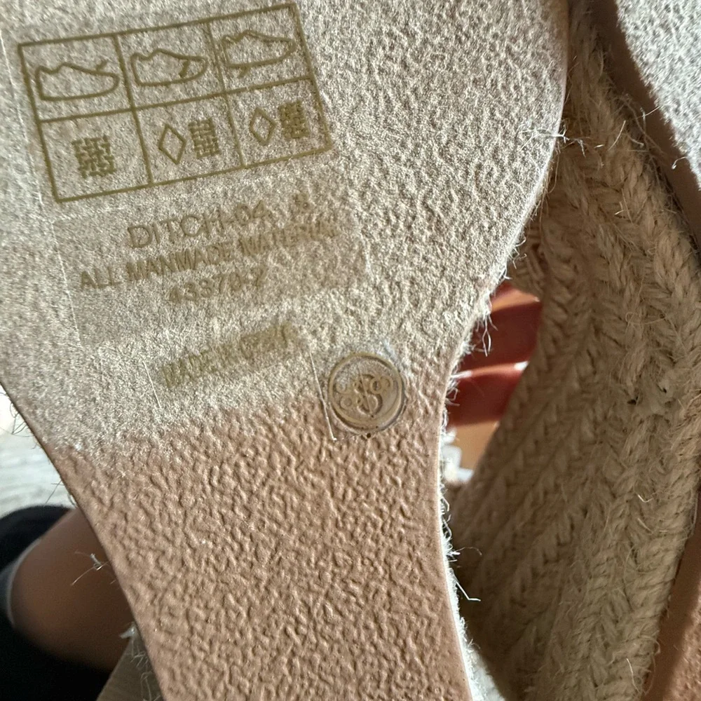 NWOT Bamboo Going On Your Way Beige Espadrille Wedges Size 8